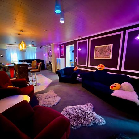 Bookeinfach Bad Ems - Private - Sauna Jacuzzi Whirlpool Swimmingpool Alahna Sup Beachvolleyball Billiards Ping Pong Cinema Theater Music Disco Ball Bbq Und Parkplaetze Экстерьер фото