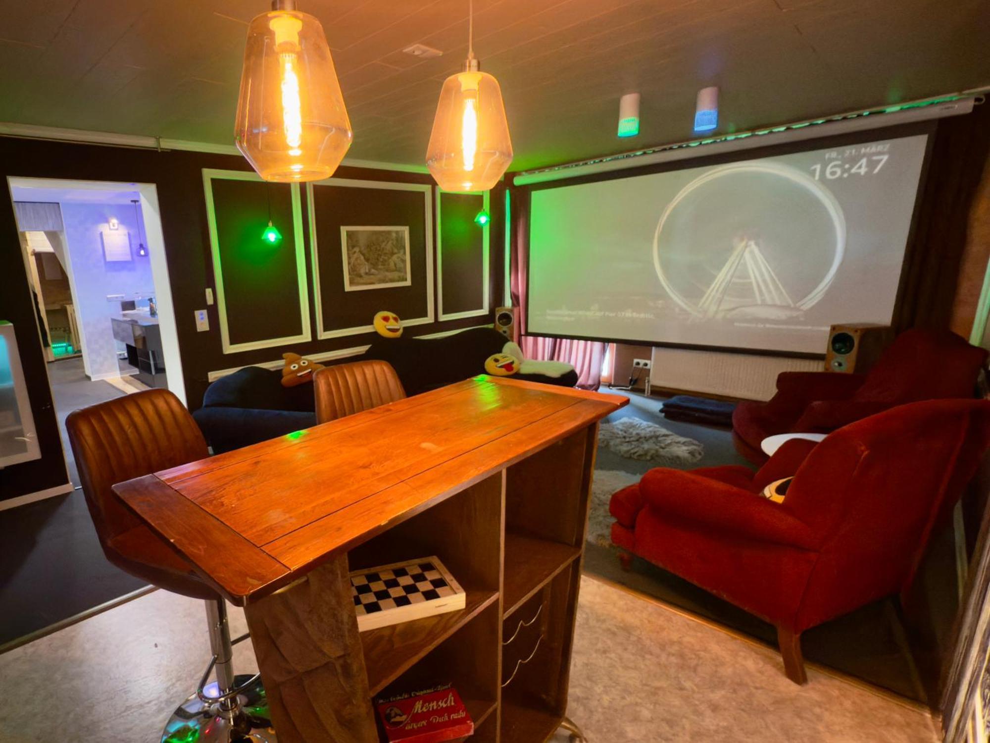 Bookeinfach Bad Ems - Private - Sauna Jacuzzi Whirlpool Swimmingpool Alahna Sup Beachvolleyball Billiards Ping Pong Cinema Theater Music Disco Ball Bbq Und Parkplaetze Номер фото